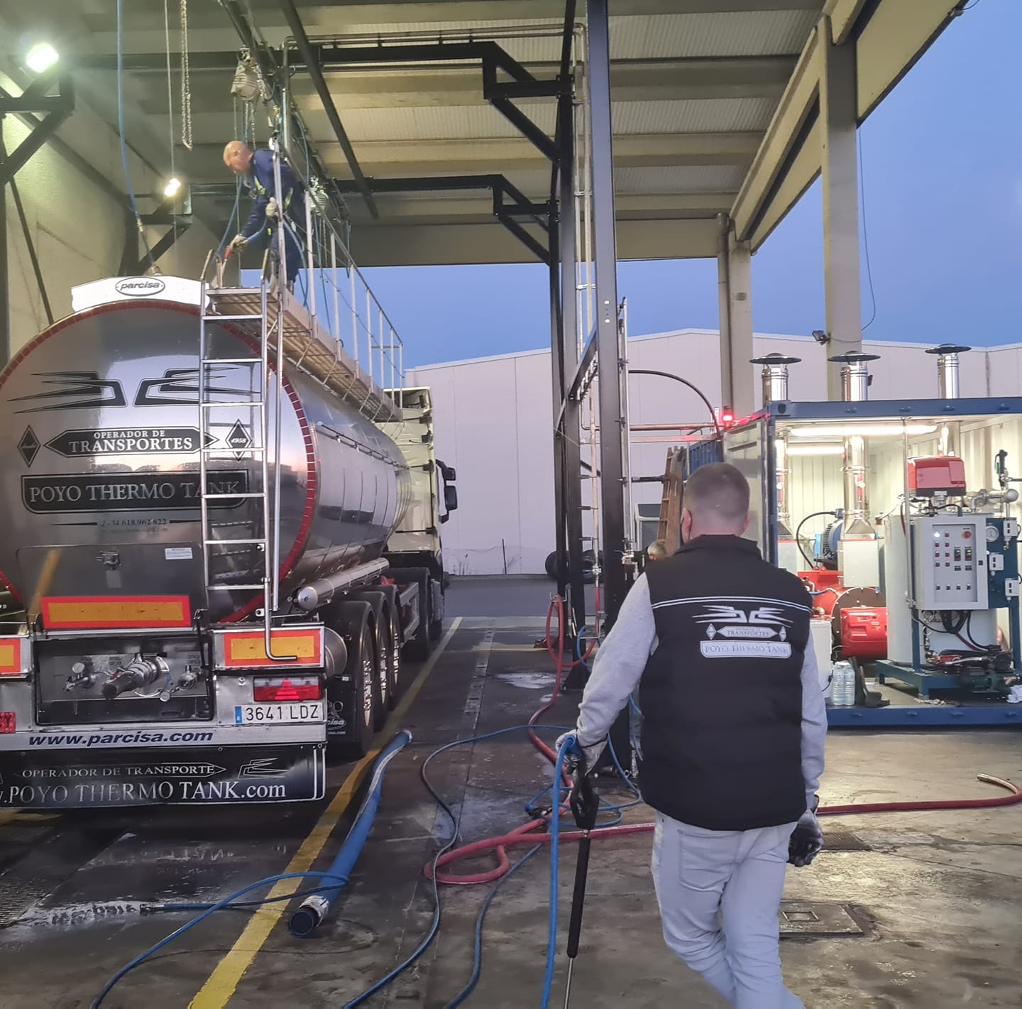 Lavado vaporizado de cisterna alimentaria Poyo Thermo Tank en Mateo Tank Cleaning, Tudela